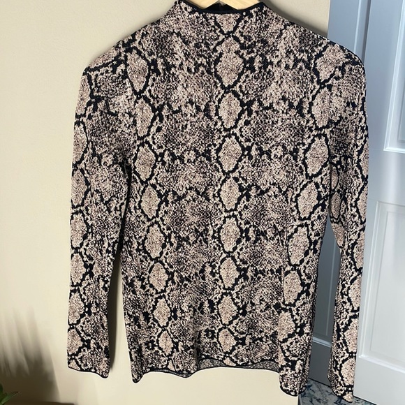 INC snake print long sleeve top - Picture 1 of 16